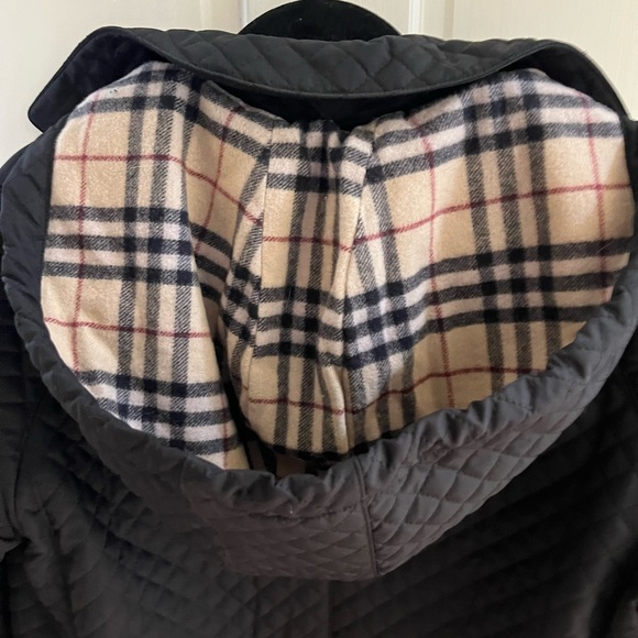 Burberry Women’s black diamond quilted wool lined hooded coat. - Picture 5 of 7